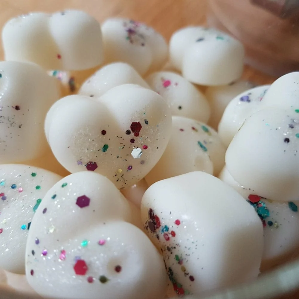 Tin of 11 Small Soy Wax Melts - Image 7