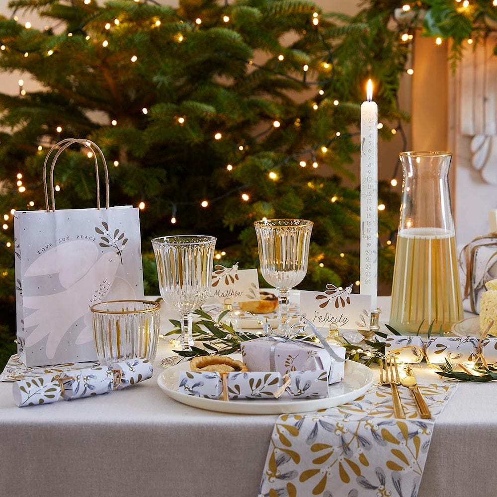 Mistletoe Christmas Paper Napkins - 20 Pack - Image 3