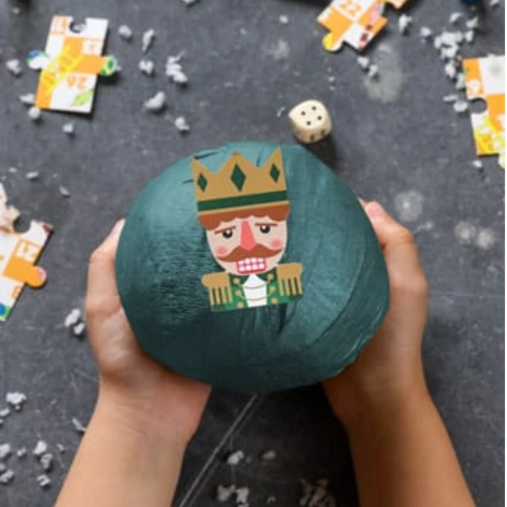 Nutcracker Pass The Parcel Game - Image 2
