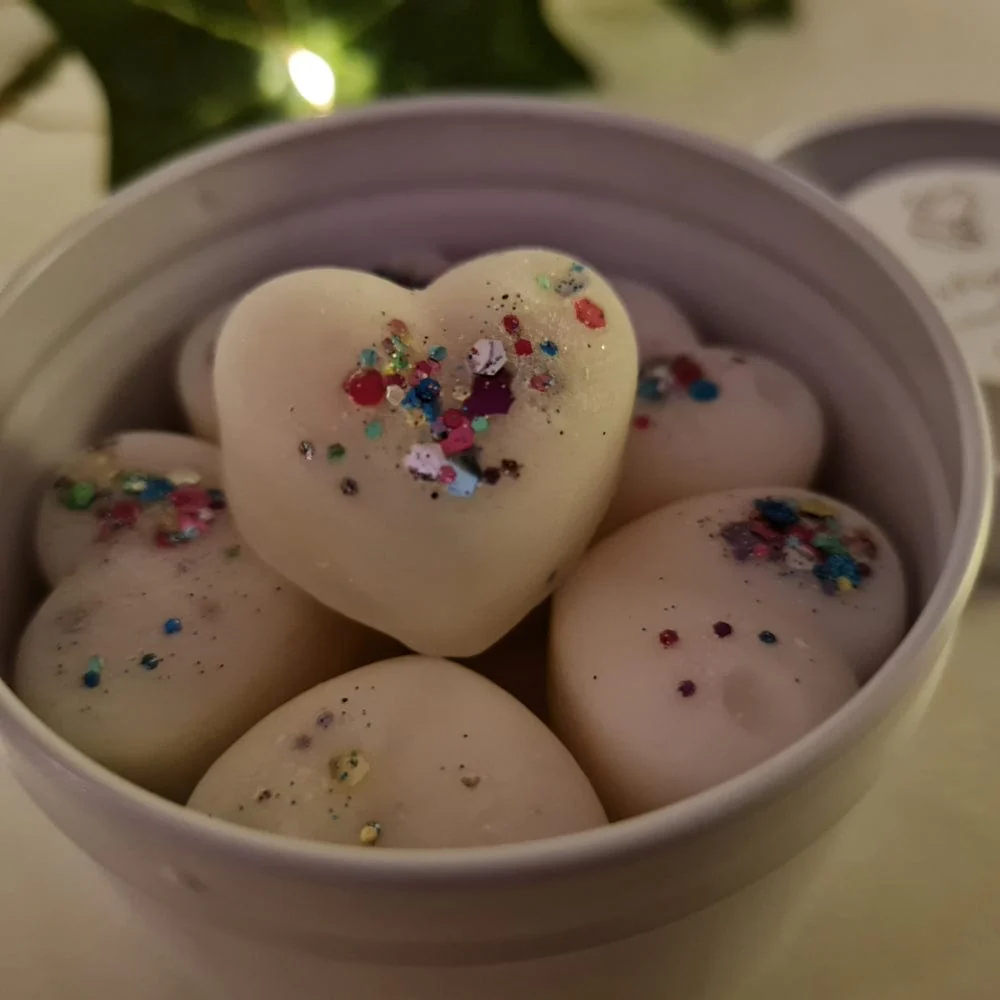 Tin of 11 Small Soy Wax Melts - Image 6